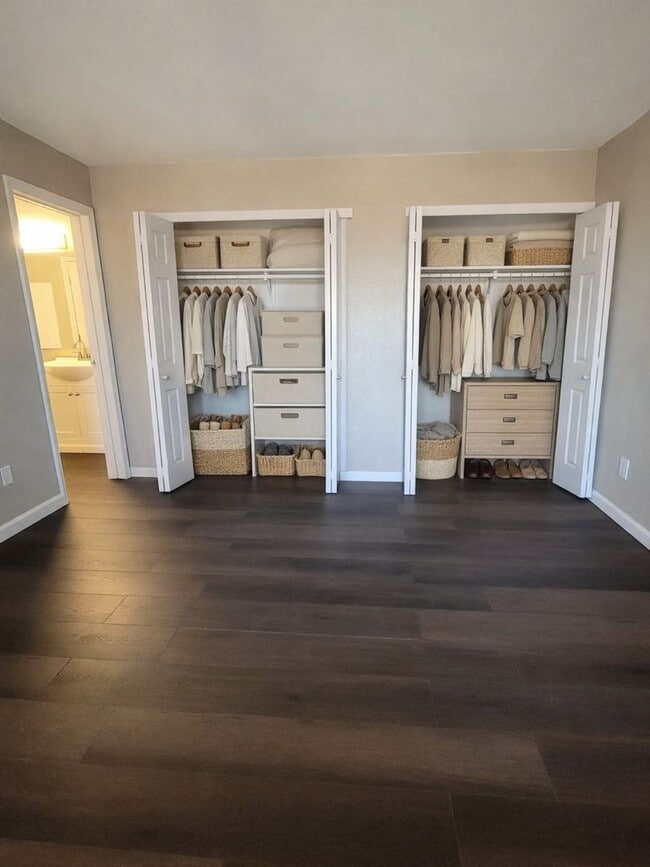 Building Photo - Cozy 1BR/1BA Condo w/ A/C • Full Kitchen Suite • Assigned Parking in Tucson