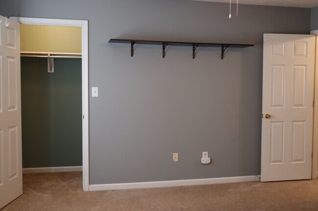 Building Photo - 2 bed/2.5 bath Townhouse in Morgantown - A...