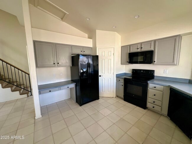 Building Photo - 866 E Morelos St