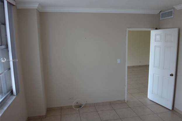 Building Photo - 5601 Collins Ave