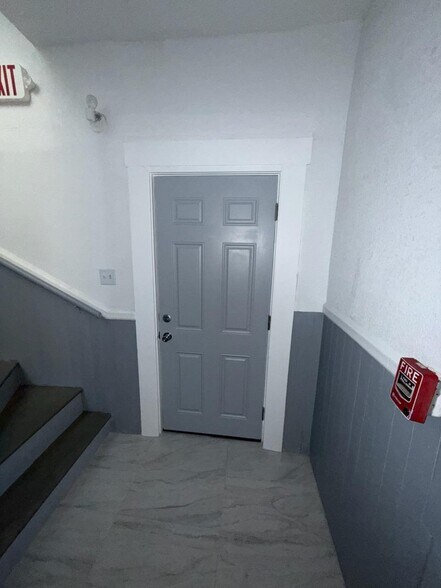Primary Photo - 156 S Bend St