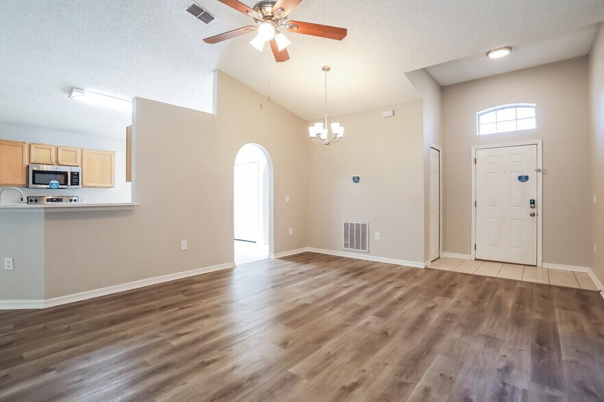 Building Photo - 1616 Dartmouth Dr