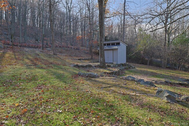 Building Photo - 300 Clausland Mountain Rd