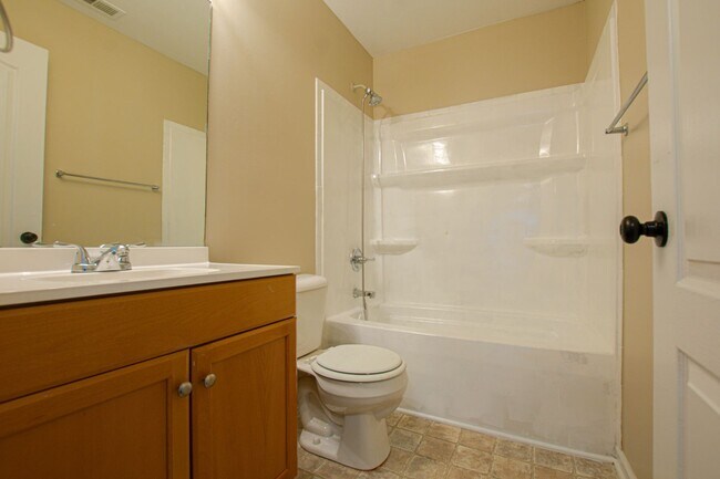 Building Photo - Pet Friendly Three Bedroom with Bonus!