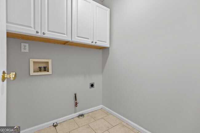 Building Photo - 2315 Hiawassee Dr NW