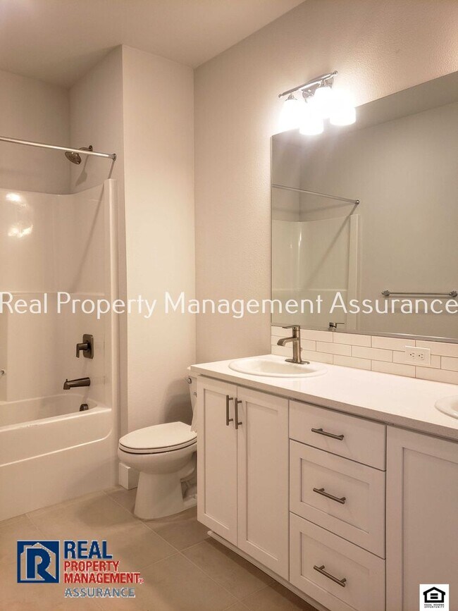 Building Photo - 16870 SW Rockhampton Ln