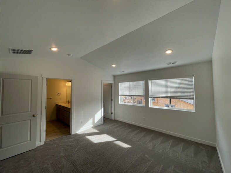 Building Photo - 122 E 1760 N