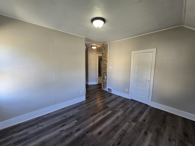 Building Photo - 437 Riehl St
