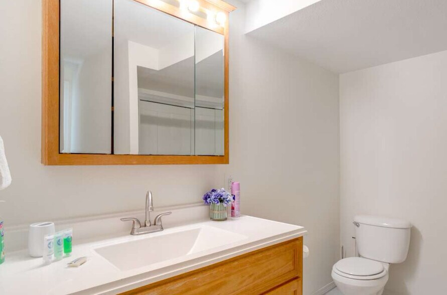 Building Photo - 5357 S Liverpool Way