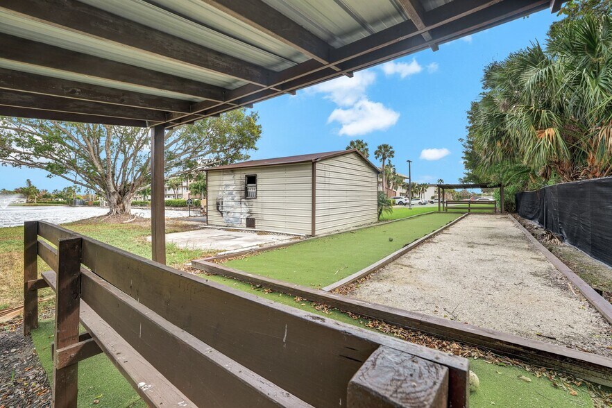 Building Photo - 1000 Manatee Rd