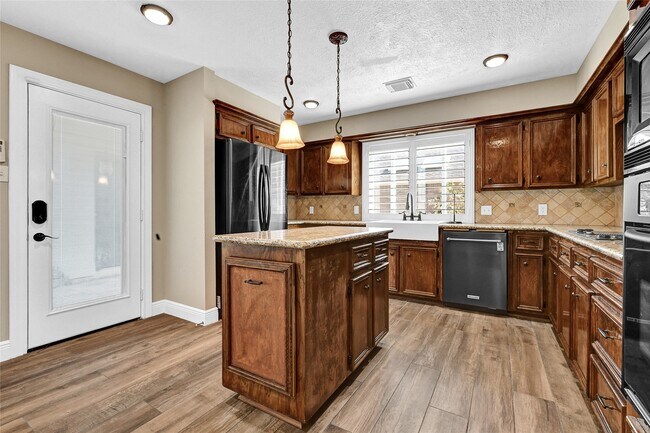 Building Photo - 19810 Bambiwoods Ct