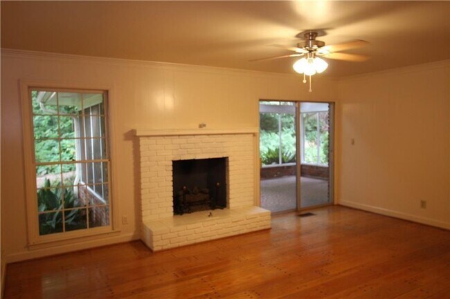 Building Photo - 4690 Huntley Dr NE