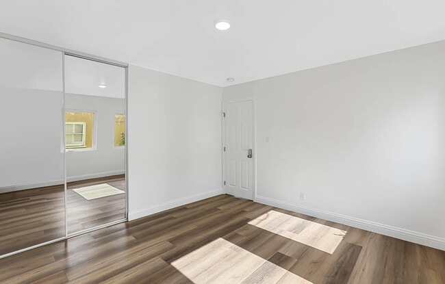 Building Photo - 420 N Batavia St