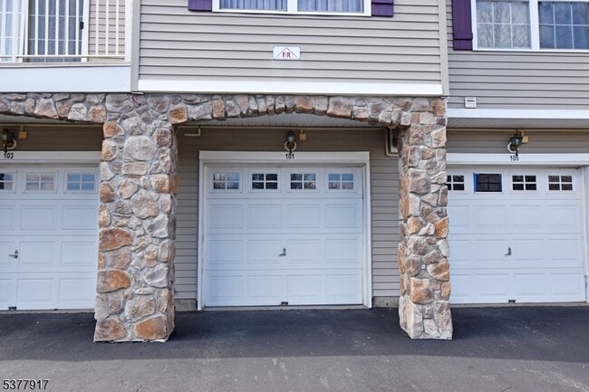 Building Photo - 101 Boulder Ridge