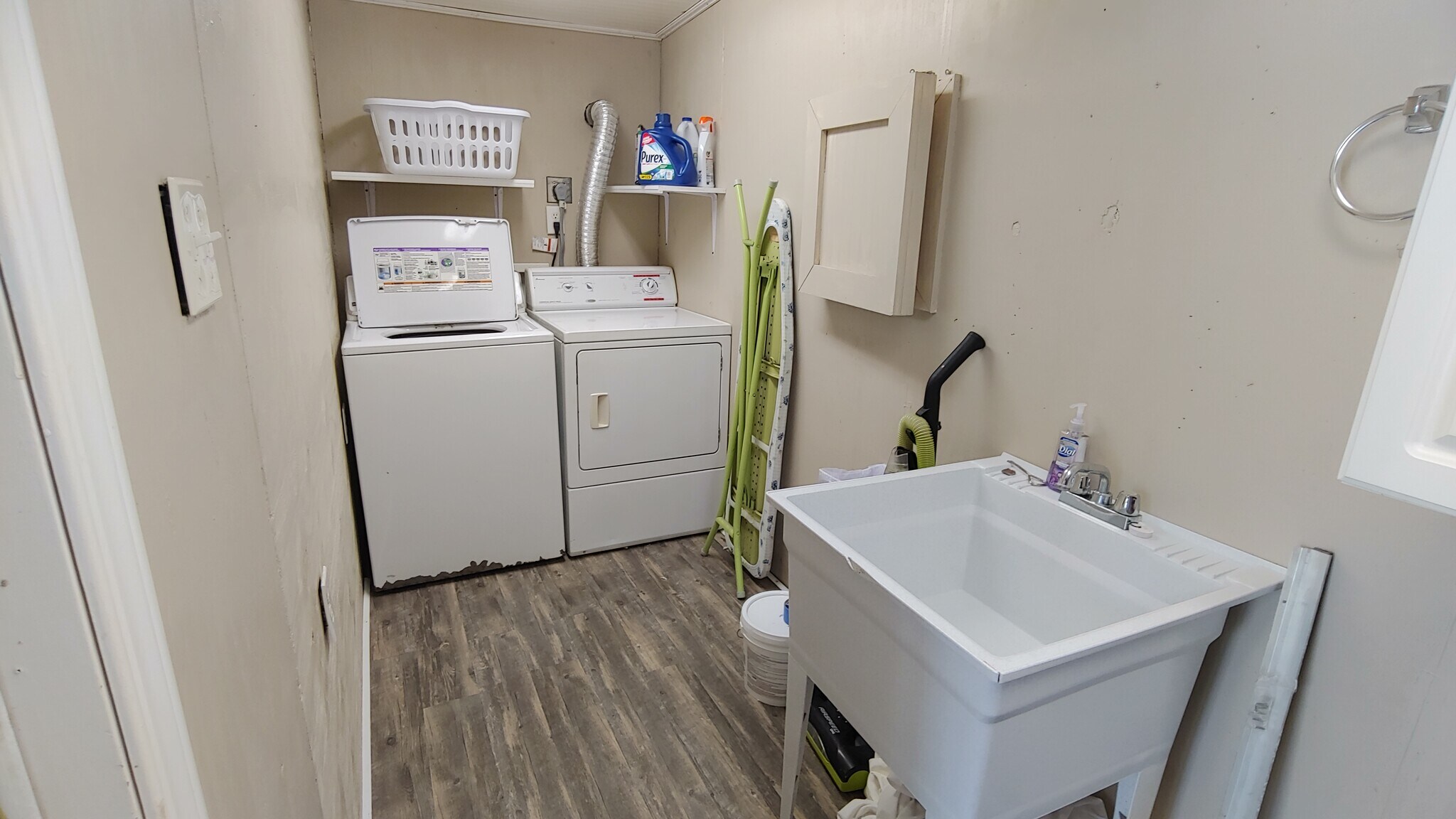 utility room - 708 Vincent St