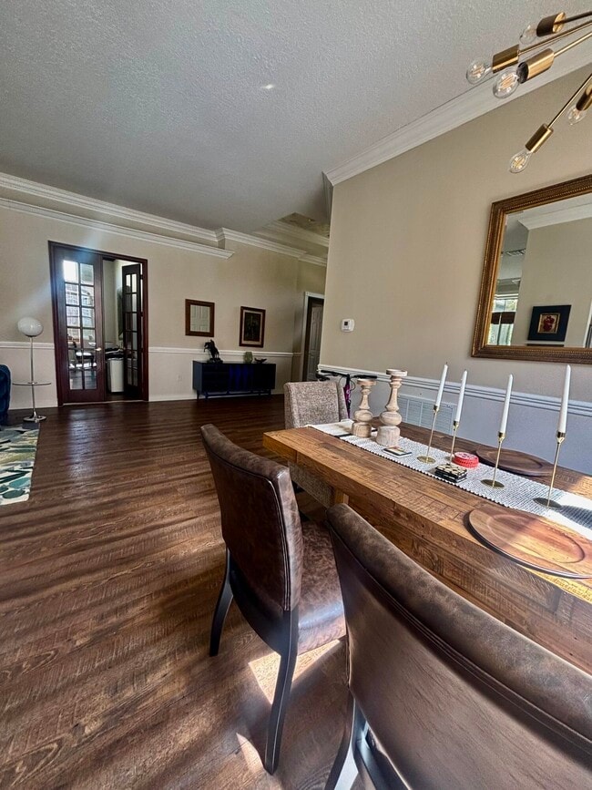 Building Photo - 2333 Waburton Terrace