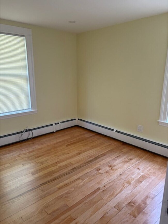 Building Photo - 8-8 Forest St