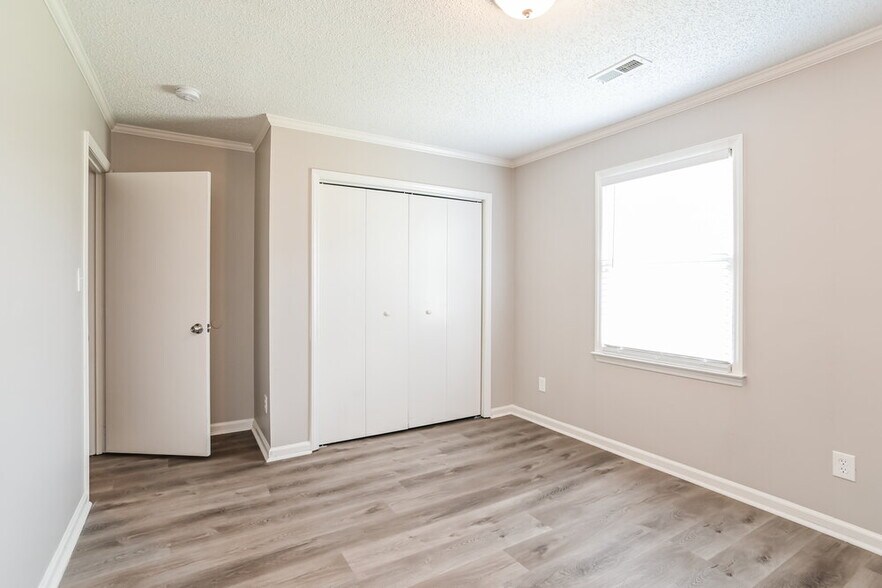 Building Photo - 4040 Coopersdale Rd
