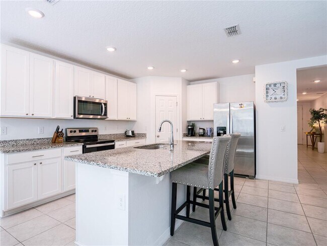 Building Photo - 573 Vista Villages Blvd