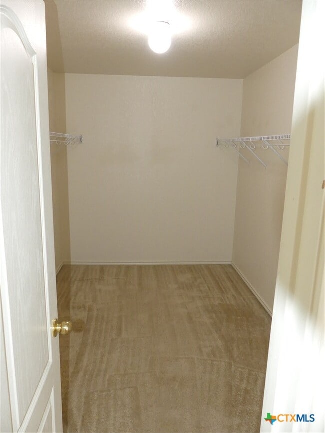 Building Photo - 664 Northern Lights Dr