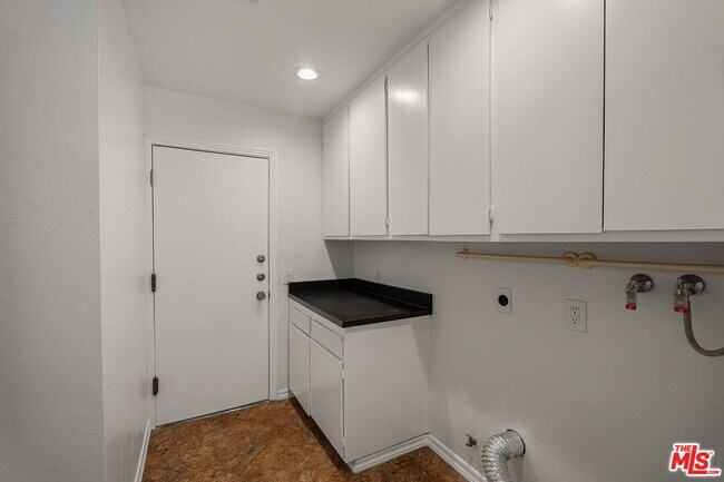 Building Photo - 2952 Bottlebrush Dr