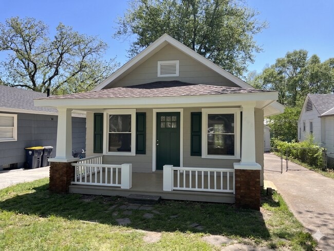 Building Photo - 305 E 79th Terrace