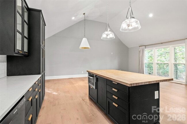 Building Photo - 3800 Terrebonne Ct