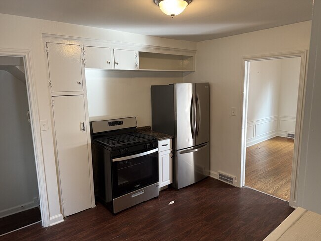 Building Photo - 5752 Bishop St