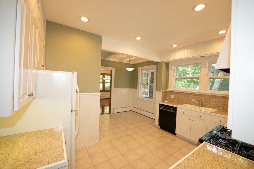 Building Photo - 177 Park St