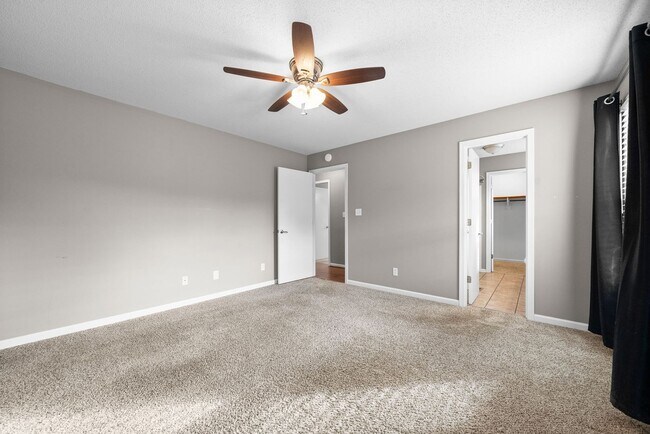 Building Photo - 4 Bedroom Home For Rent in St. B Area of Clarksville!