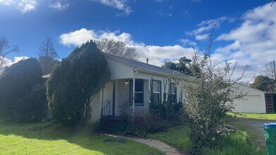 Building Photo - Cozy and Spacious 2-Bedroom House!