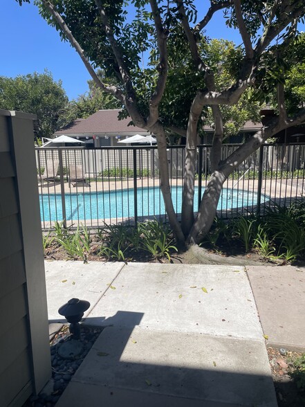Building Photo - 13360 Maxella Ave