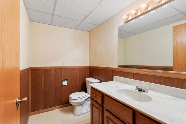 Building Photo - 650/652 Millbrook Drive