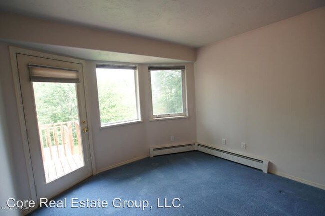 Building Photo - 17049 Meadow Creek Dr