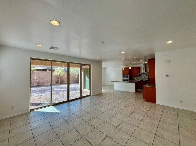 Building Photo - Nice two-story single-family home