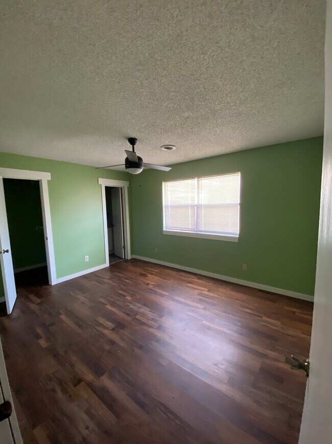 Building Photo - 619 W Edgewood St