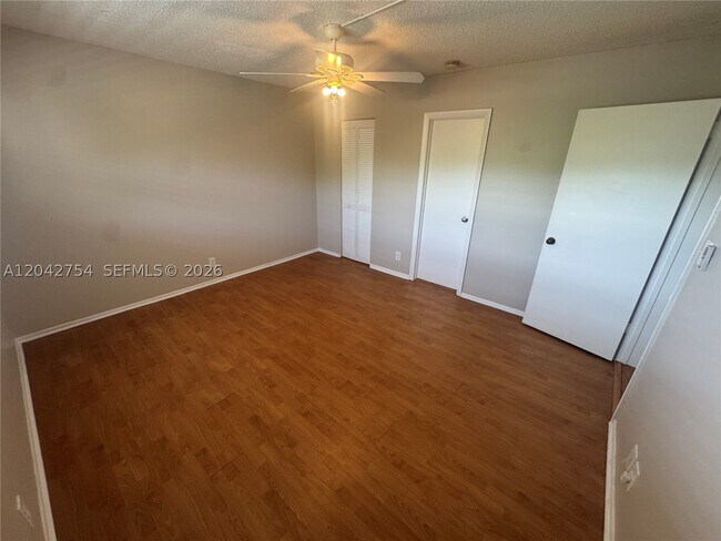 Building Photo - 7910 S Colony Cir
