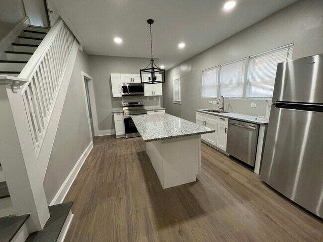 Building Photo - 3628 Birchwood Ave