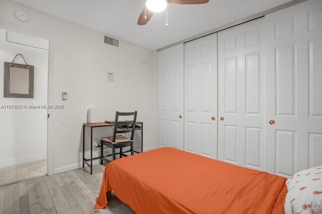 Building Photo - 1281 W Fairway Rd