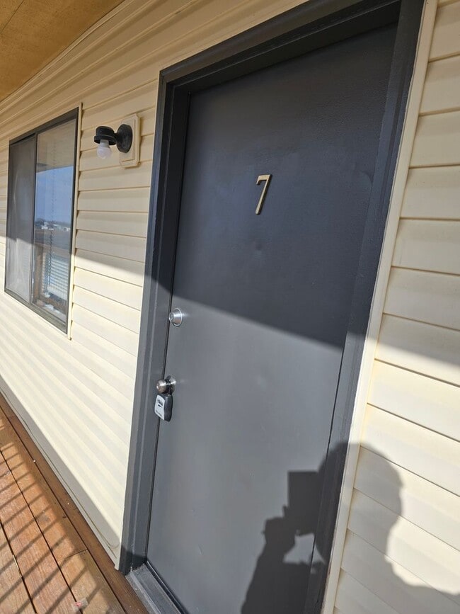 Building Photo - 1 Bedroom 1 Bathroom Apartment!