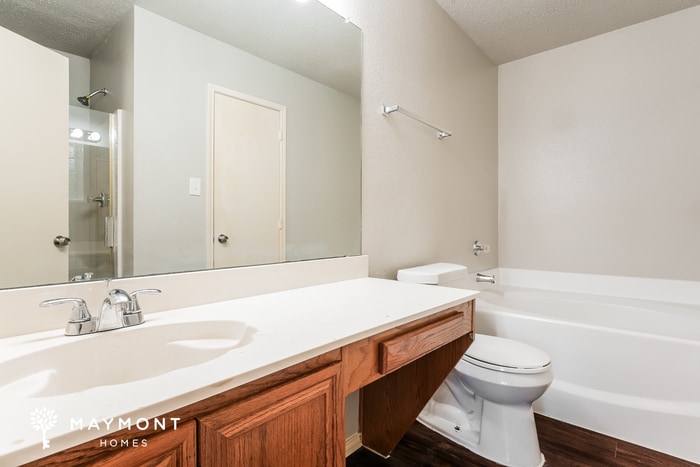 Building Photo - 2111 Dandelion Dr