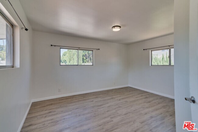 Building Photo - 15013 Hartsook St