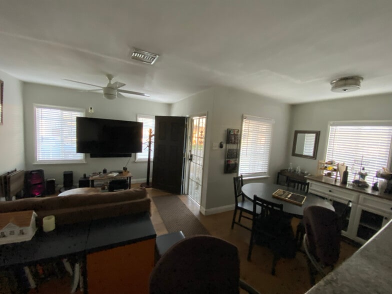 Building Photo - 636 E 121st Pl