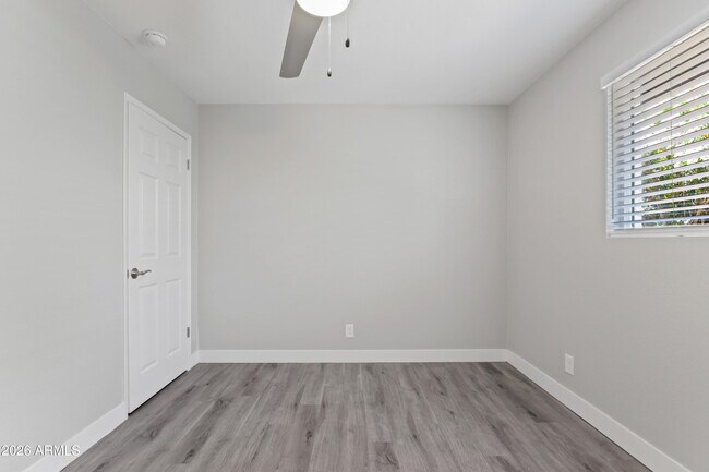 Building Photo - 35 W Medlock Dr