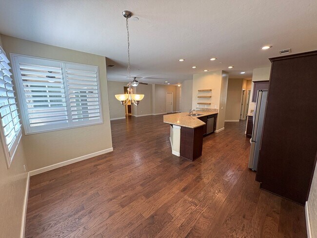 Building Photo - SE Visalia home Coming Soon!!