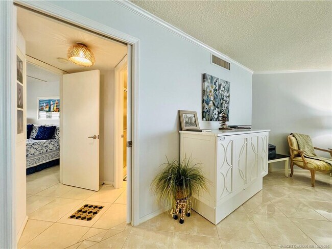 Building Photo - 9500 S Ocean Dr