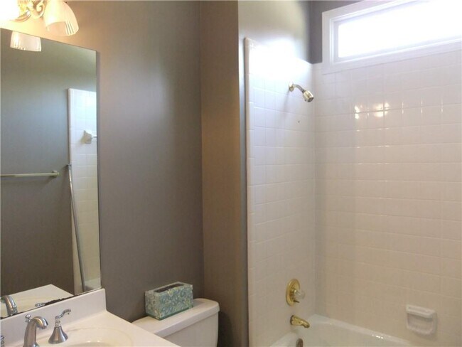 Building Photo - 5060 Gallatree Ln