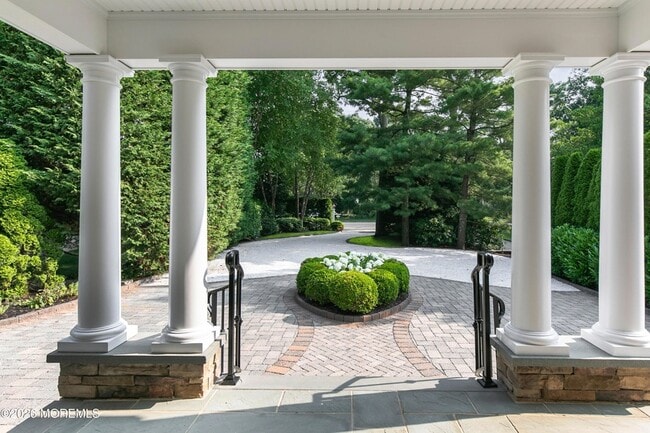 Building Photo - 619 Beacon Blvd