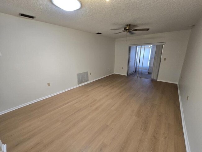 Building Photo - 2955 Stillwell Ct