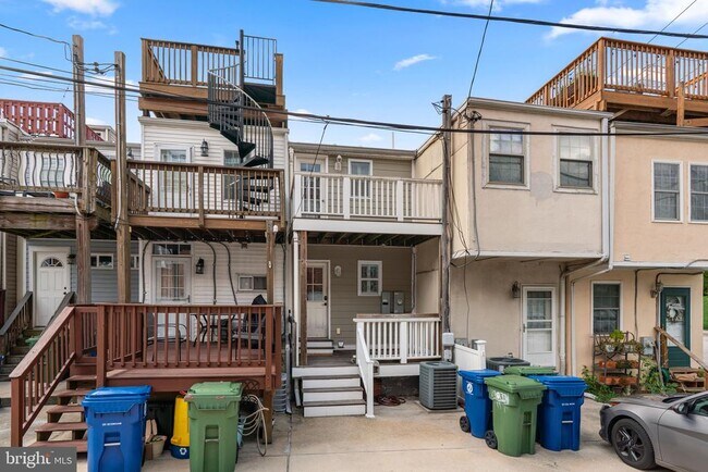 Building Photo - 1405 Reynolds St